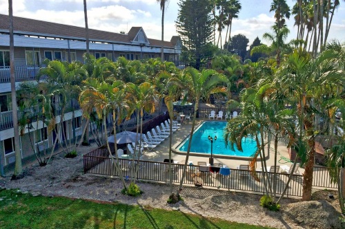 Lantern Inn & Suites buitenkant gebouw